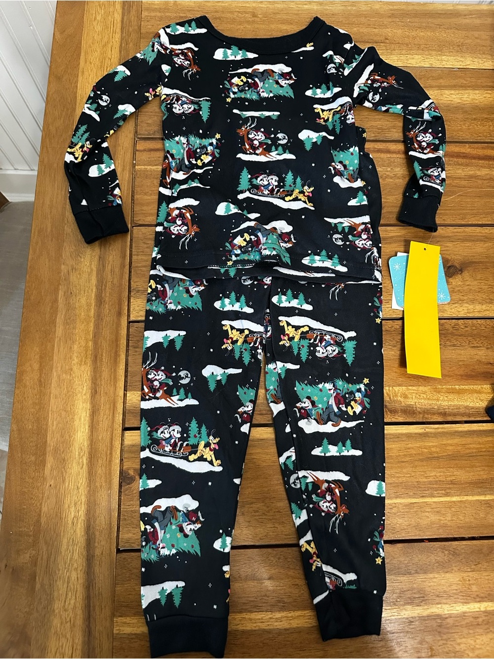 NWT Mickey Mouse Christmas pjs size 5t